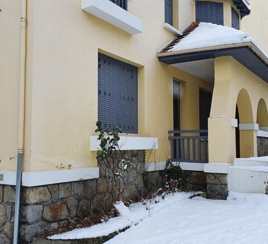 Location grand gite spacieux Ax-Les-Thermes -Maison devant