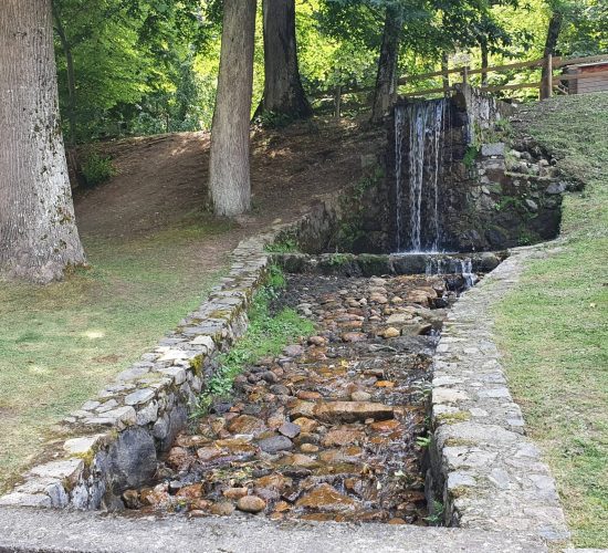 Location grand gite spacieux Ax-Les-Thermes -Ville