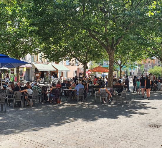 Location grand gite spacieux Ax-Les-Thermes - Place Roussel